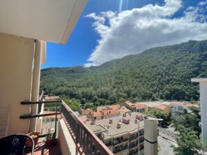 DOUVILLE LOUBNA
